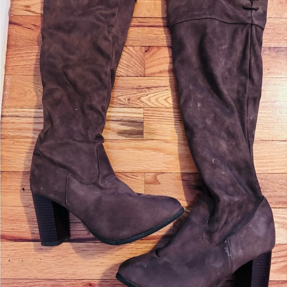 Charlotte Russe brown knee high boots with thick heel and lace up at the top siz